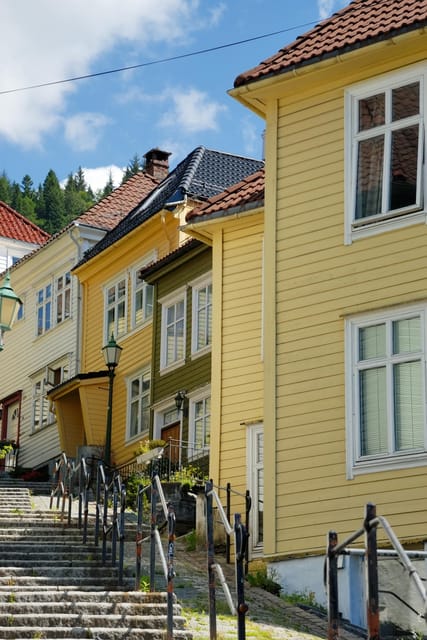 Bergen: Private tour in your own language - Festplassen gives you a sensible starting point