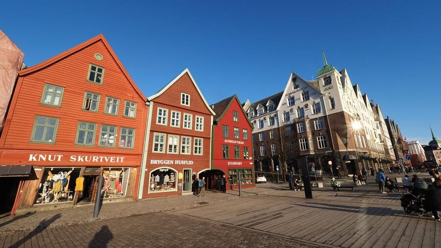 Bergen: Private tour in your own language - Torgallmenningen connects the waterfront to daily Bergen