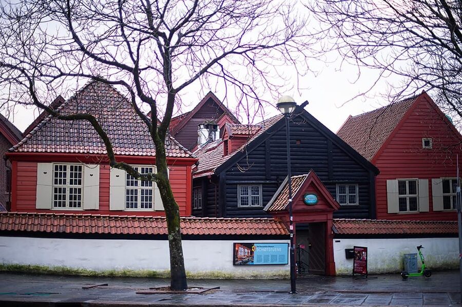 Bergen: Private tour in your own language - Bergenhus Fortress adds power and old stone