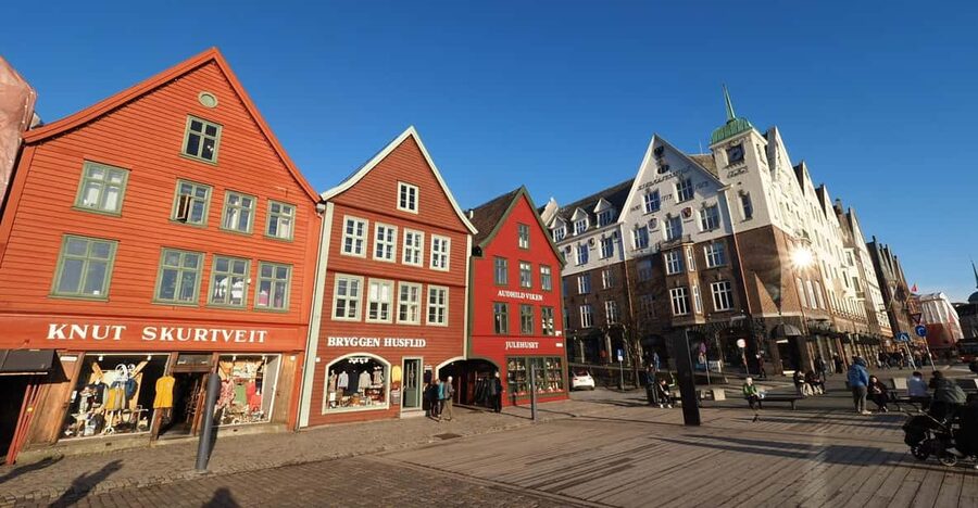 Bergen: Private tour in your own language - The fish market shows Bergen at work