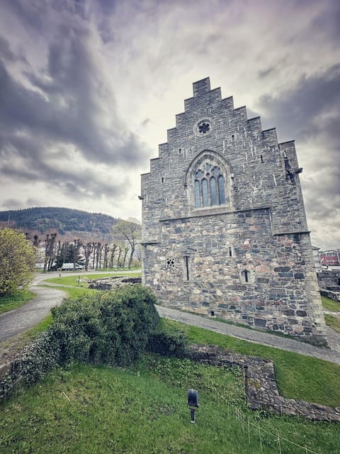 Bergen's Twilight Magic: An Evening Adventure - Narrow lanes and the parts you might miss