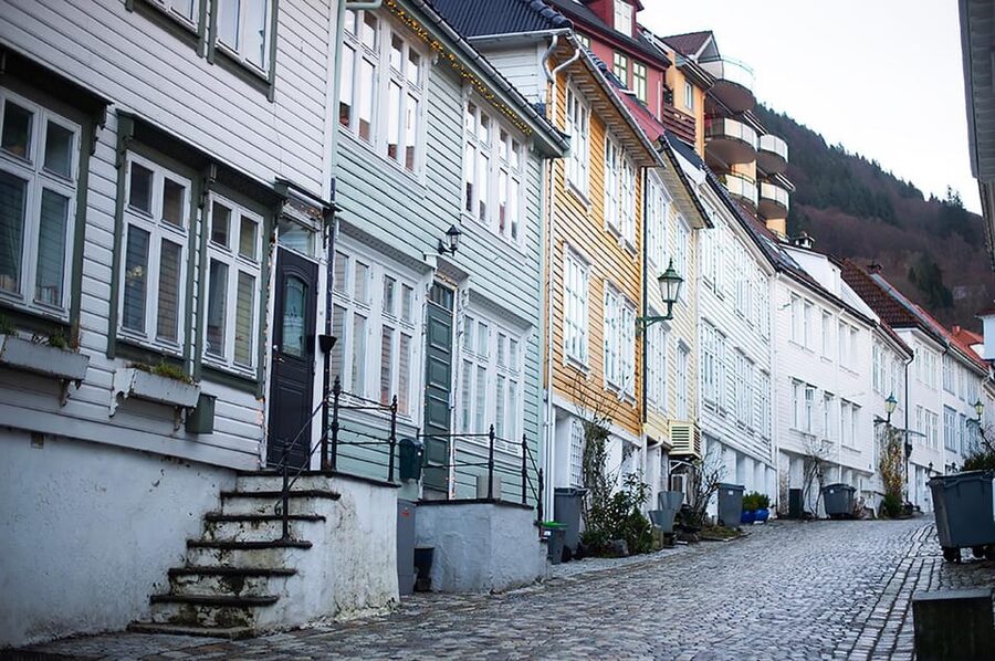 Bergen's Twilight Magic: An Evening Adventure - The harbor promenade at night