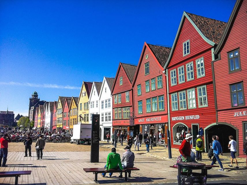 Bergen: Sightseeing Cruise of Bergen's Historic Landmarks - Bryggen from the water