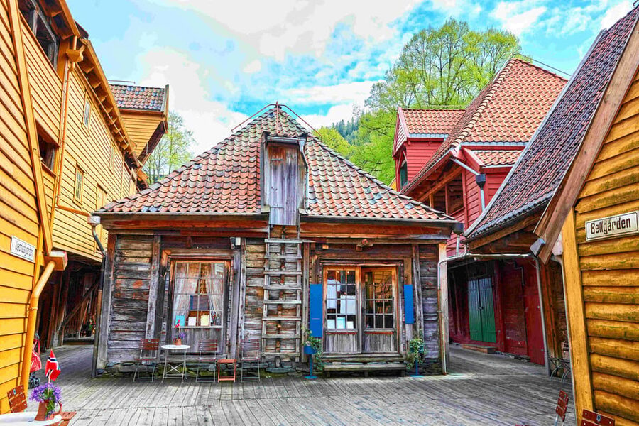 Bergen: Sightseeing Walking Tour with Ferry Ride - Key points to know before booking
