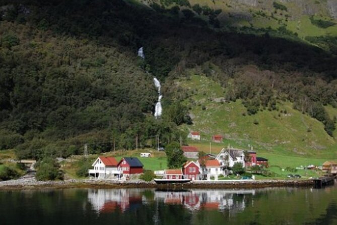 Bergen to Flam "The King of Fjords" One-Way or Round-Trip Cruise Ticket - Same-day return or overnight stay?