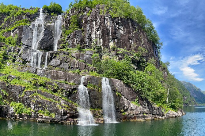 Bergen to Hardangerfjord VIP car + private yacht Fjord cruise - Norheimsund is the handoff point