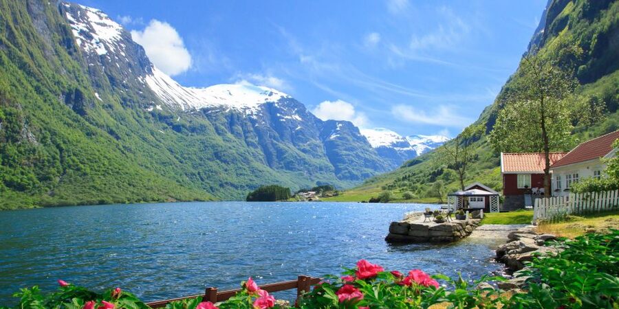 Bergen: Viking Village, Nærøyfjord Cruise & Flåm Railway - A short pause in Flåm