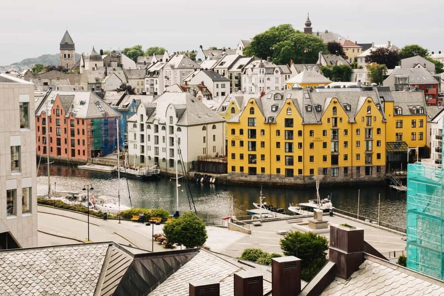 City walk in Ålesund: Art Nouveau, sea views, and insider tips - What the two hours feel like