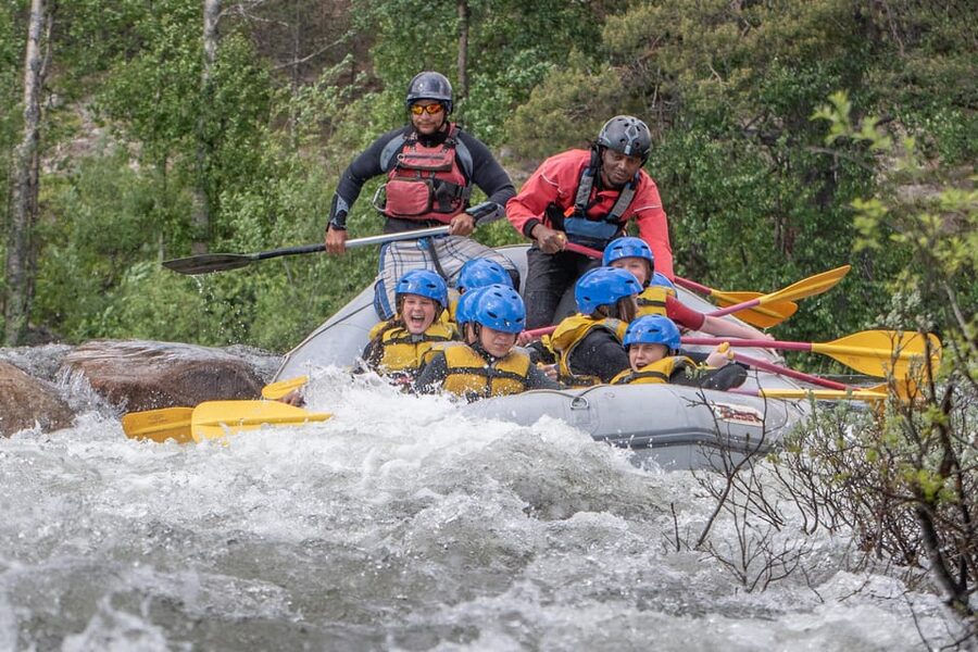 Dagali/Geilo: Family-Friendly Whitewater Rafting - level 1 - Getting fitted at the Serious FUN base