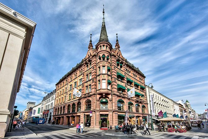 Discover Oslo on foot - Walking onto the Opera House rooftop