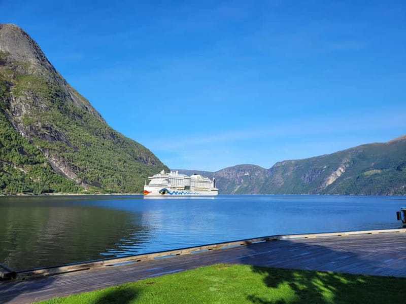 Eidfjord: Vøringsfossen Waterfalls Round-Trip Shuttle - Why Vøringsfossen deserves your time