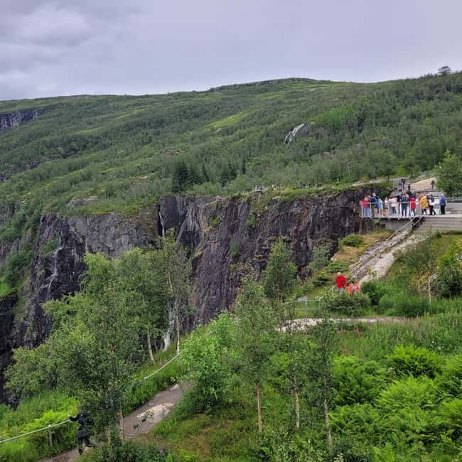 Eidfjord: Vøringsfossen Waterfalls Round-Trip Shuttle - Food, clothing, and walking advice
