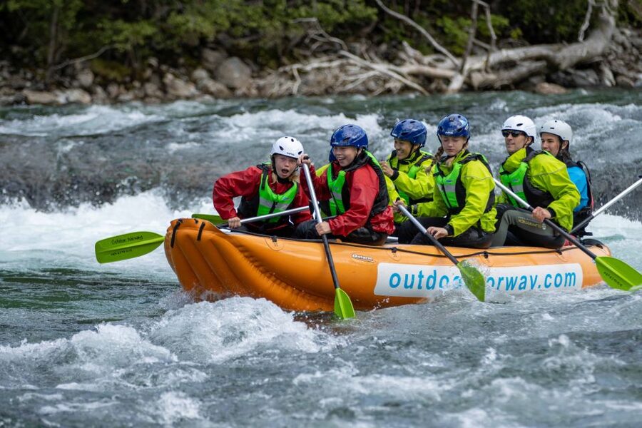 Family Rafting - Voss - Learning to paddle as a family