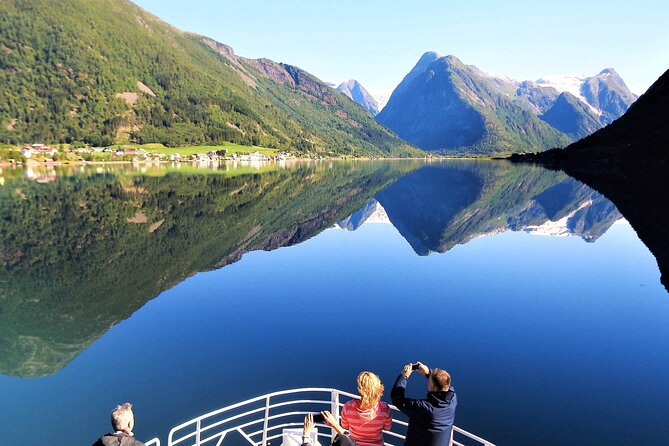 Fjord Cruise to Sognefjord and Bøyabreen Glacier - What you get at the Norwegian Glacier Museum