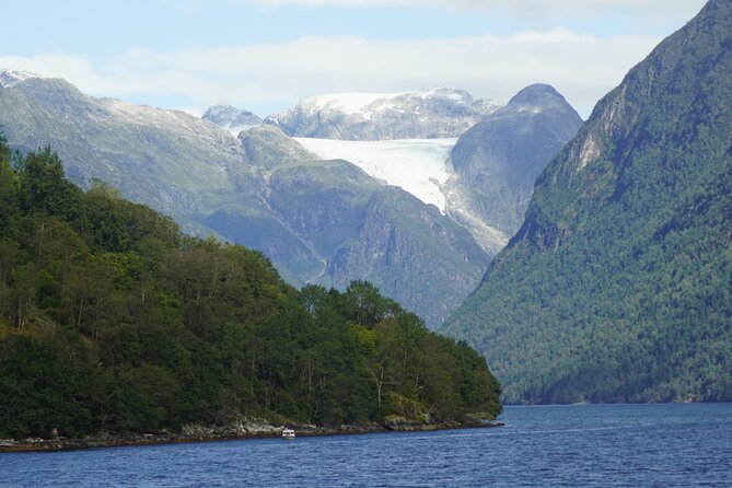 Fjord Cruise to Sognefjord and Bøyabreen Glacier - Reaching Bøyabreen Glacier by bus