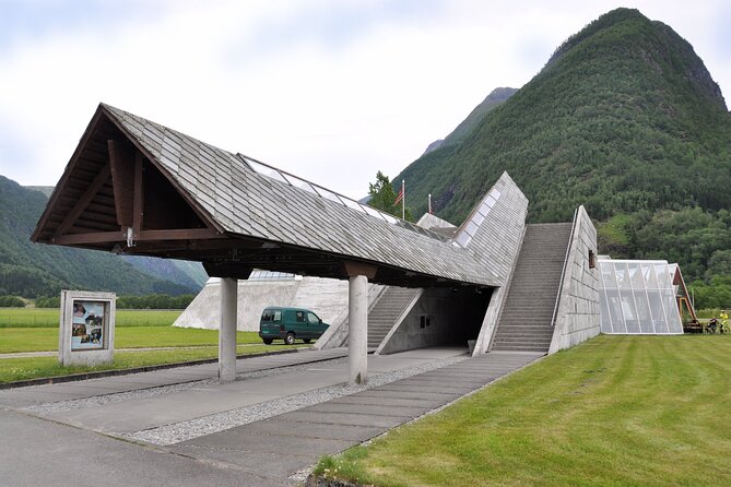 Fjord Cruise to Sognefjord and Bøyabreen Glacier - The coastal route from Bergen to Balestrand