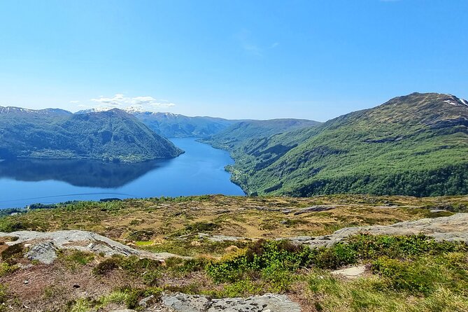 Fjord Hiking - Public tour - Guides who shape the day