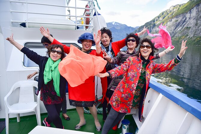 Fjord Sightseeing Tour by Boat in Geiranger - Skageflå and the fjord farms above the water