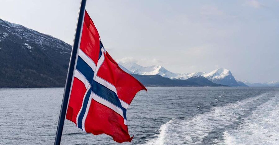 From Ålesund: Winter Fjord Cruise to Geirangerfjord - From Ålesund’s harbor to the inner fjords