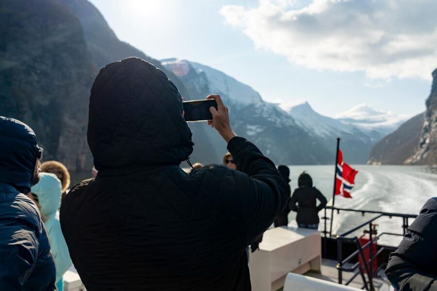 From Ålesund: Winter Fjord Cruise to Geirangerfjord - Flydalsjuvet and the famous Geiranger view