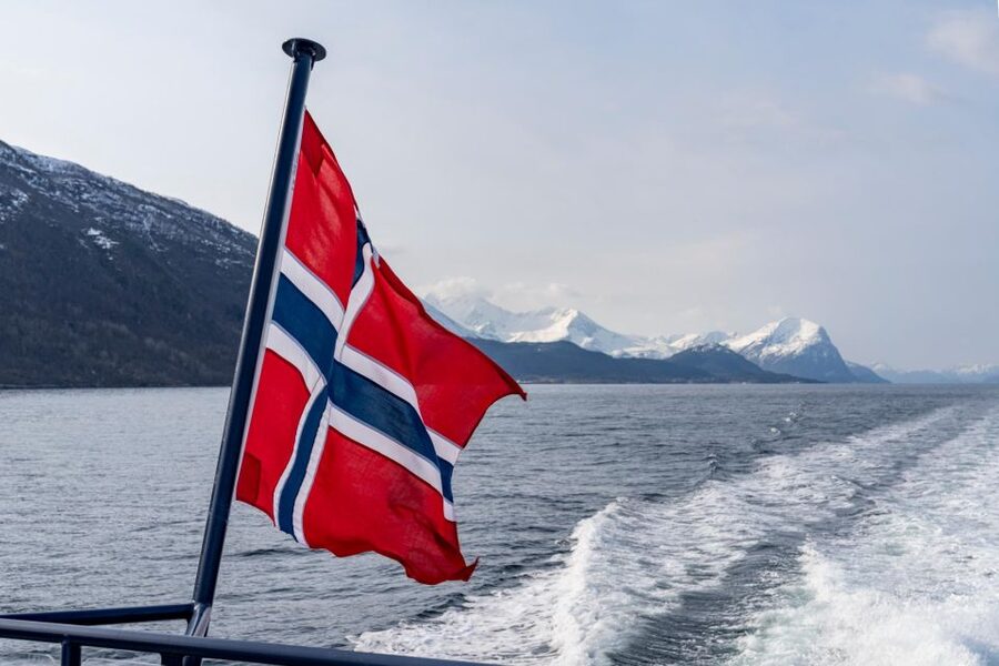 From Ålesund: Winter Fjord Cruise to Geirangerfjord - The Norwegian Fjord Centre and the 327-step return