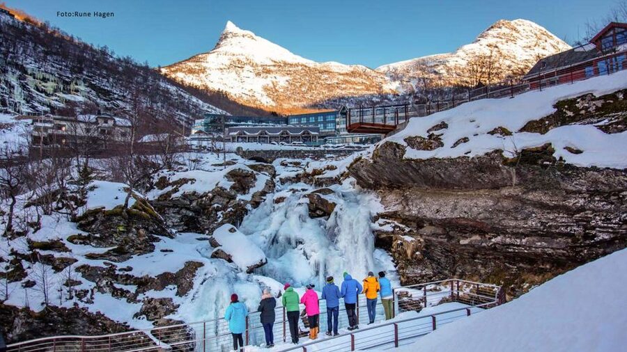 From Ålesund: Winter Fjord Cruise to Geirangerfjord - Food on board, including Geiranger tapas