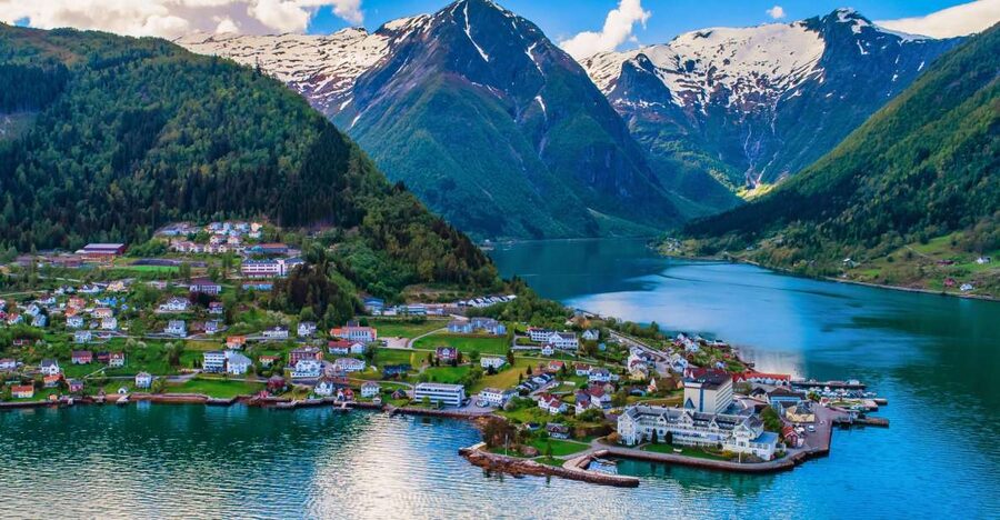 From Bergen: Flam Full-Day Cruise to Sognefjord - Leaving Bergen for Norway’s longest fjord