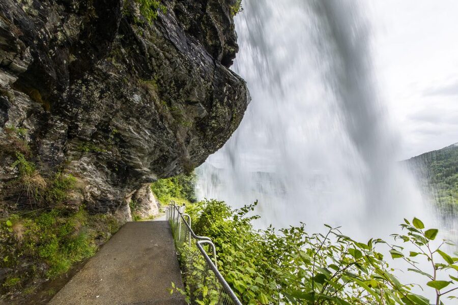 From Bergen: Folgefonna National Park & Glacier Lake Tour - From Bergen’s Fish Market to Steindalsfossen Waterfall
