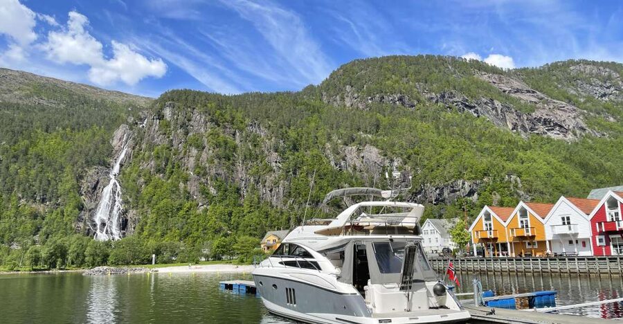 From Bergen: Modalen Private Fjord Cruise with Waterfalls - Passing Sandviken and Eidsvåg at a gentle pace
