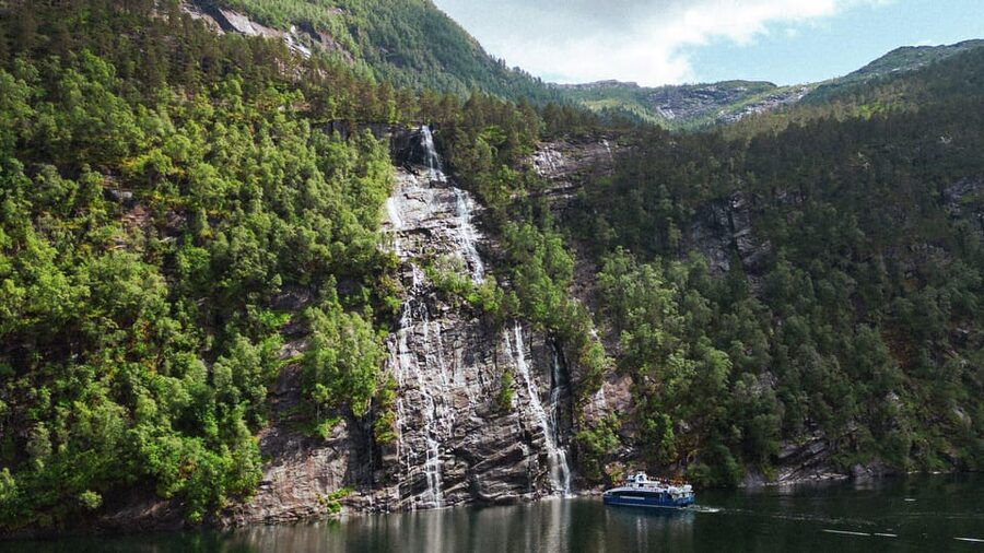From Bergen: The Original Fjord Cruise to Mostraumen - Should you book the Mostraumen cruise?