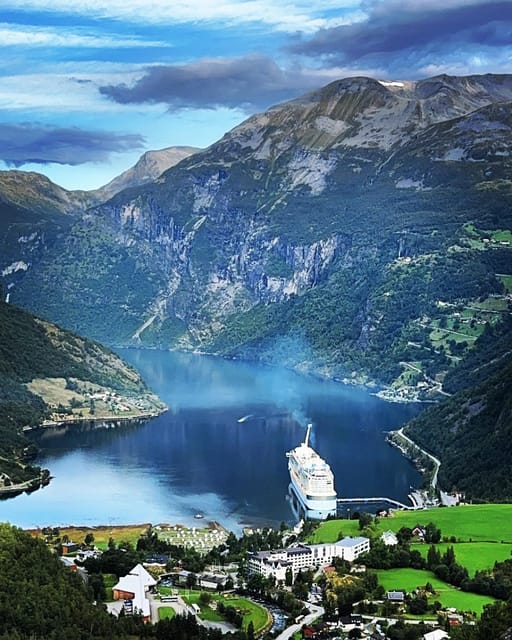 From Geiranger: Dalsnibba & Eagle Road Private Tour & Picnic - Dalsnibba Skywalk is the high point of the day