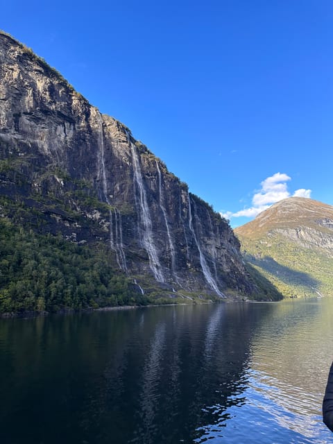 From Geiranger: Dalsnibba & Eagle Road Private Tour & Picnic - Eagle Road brings you close to the fjord walls