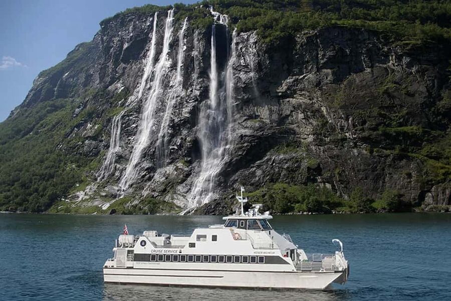 From Geiranger: Geiranger Fjord Tour with Stop in Hellesylt - A full look at Geirangerfjord from the water