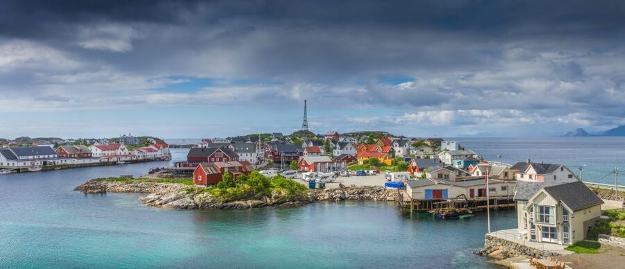 From Svolvaer: 2-Day Lofoten Highlights Photo Tour - Hamnøy brings the classic fishing village view