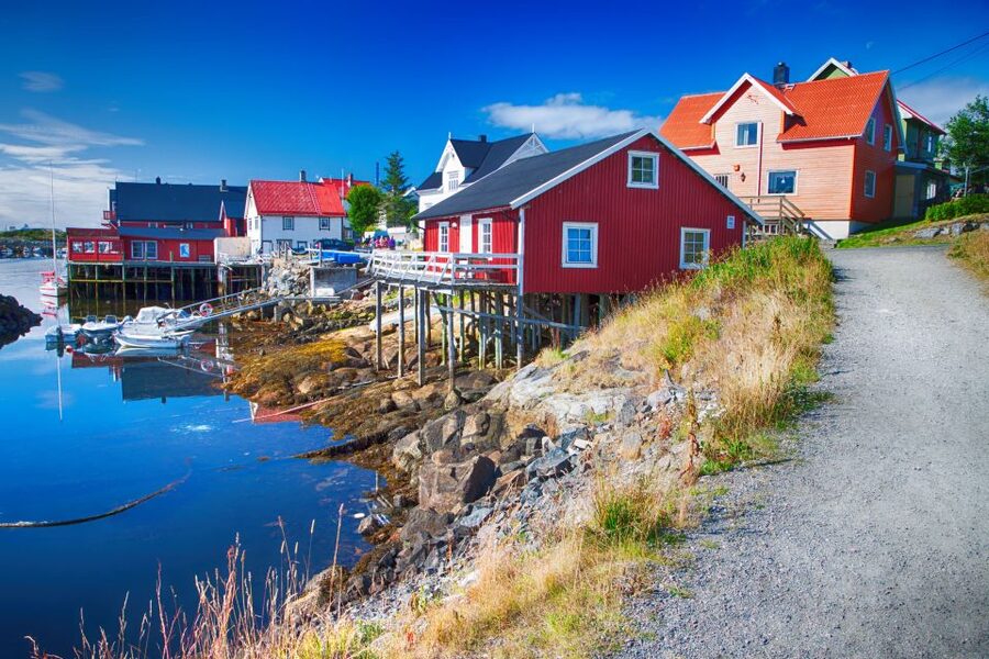 From Svolvaer: 2-Day Lofoten Highlights Photo Tour - Sakrisøy offers color and village detail