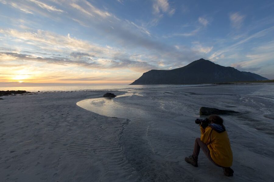 From Svolvær: Midnight sun tour with a photographer - What the photographer adds