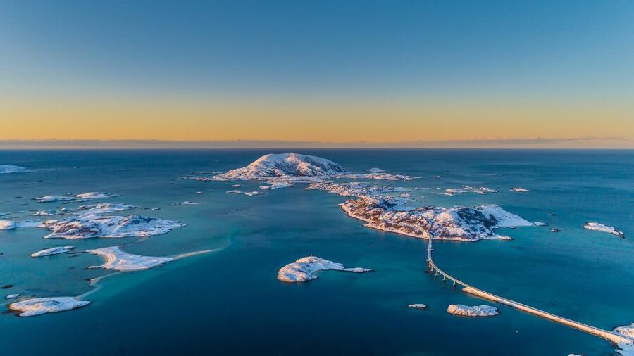 From Tromsø: Arctic Wildlife & Fjord Sightseeing Tour by Car - Lunch at Sommarøy Arctic Hotel