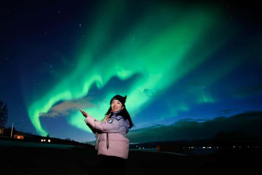 From Tromsø: Aurora Borealis Tour - Photography with a tripod and guide support