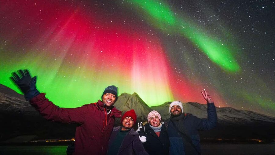 From Tromsø: Aurora Borealis Tour - The role of the guides