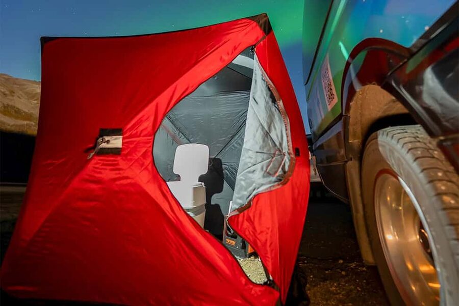 From Tromsø: Aurora Minibus Chase with Portrait and Hot Meal - The heated tent and other small comforts