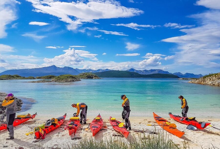 From Tromsø: Kayak trip with lunch and sauna at Sommarøy - Why Sommarøy makes a fine kayaking base