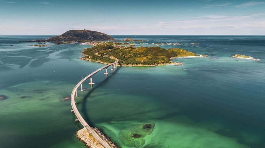 From Tromsø: Kayak trip with lunch and sauna at Sommarøy - What the $244 price really covers