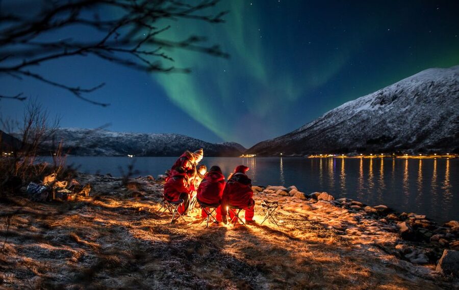 From Tromsø: Northern Lights Tour - Aurora photography with tripods and guide-taken portraits