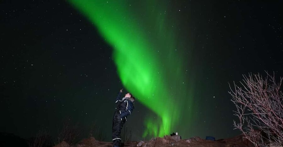 From Tromsø: Northern Lights Tour with Hot Drinks and Photos - Meeting the minibus in central Tromsø