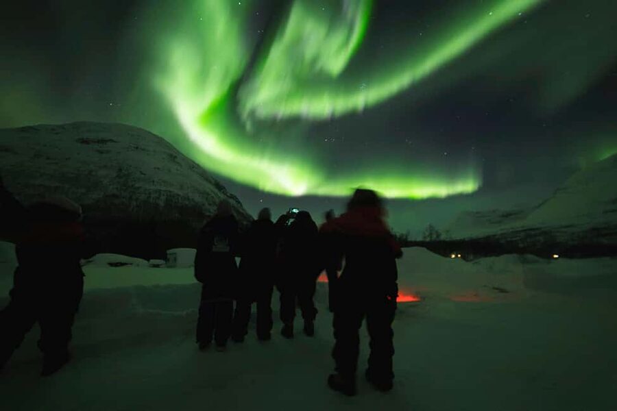 From Tromsø: Northern Lights Visit at Camp Tamok - A short aurora lesson before the waiting begins