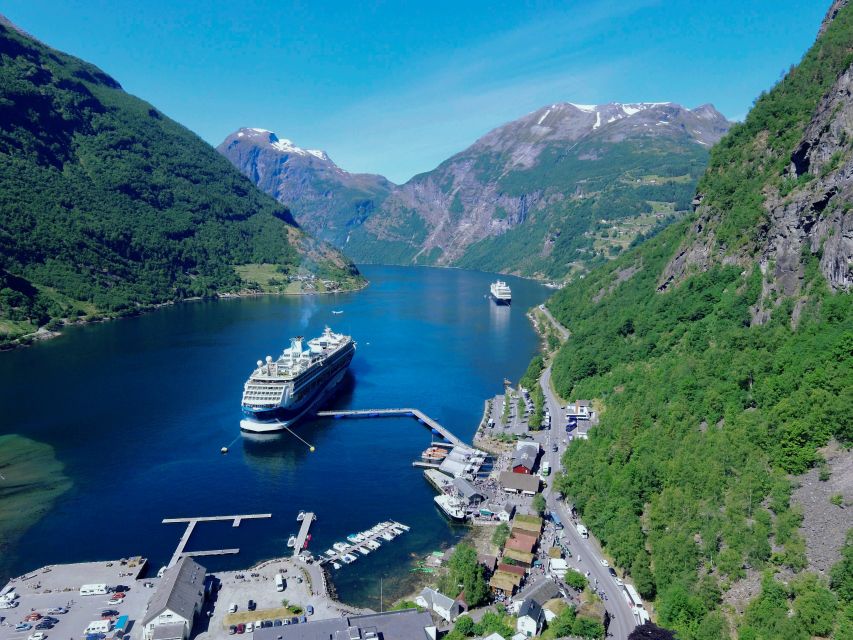 Geiranger: Bus Tour with Multilingual Audio Guide - Flydalsjuvet: the first high view of the fjord