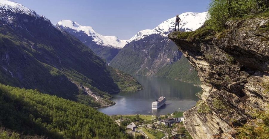 Geiranger: Bus Tour with Multilingual Audio Guide - Starting between the pier and the public bus stop
