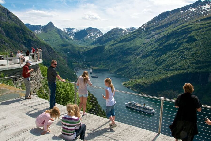 Geiranger: Dalsnibba, Flydalsjuvet, Eagle Bend & Fjords Tour - Timing, weather, and the best fit