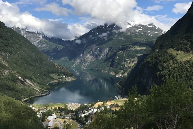 Geiranger: Excursions.no Mount Dalsnibba & Eagle's Bend - Eagle Bend follows the famous hairpin road