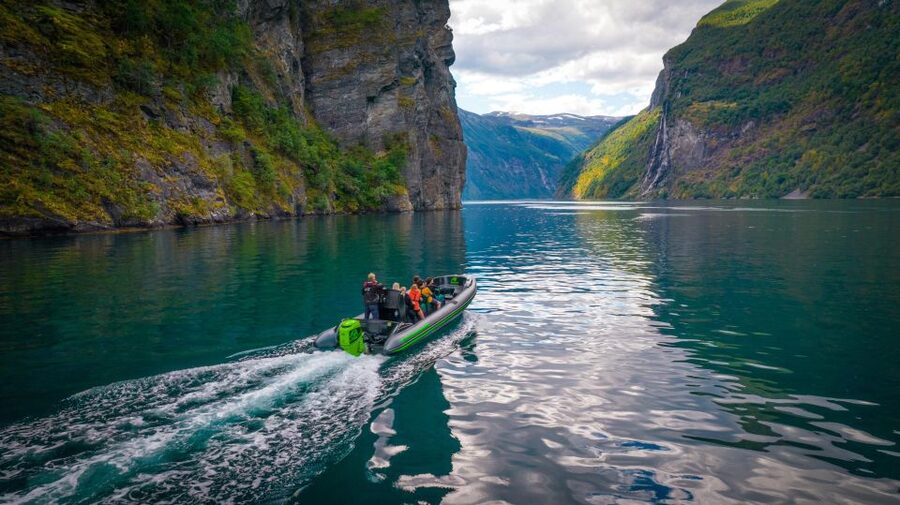 Geiranger: Guided Geirangerfjord Boat Tour - De Syv Søstre and the famous waterfall stories